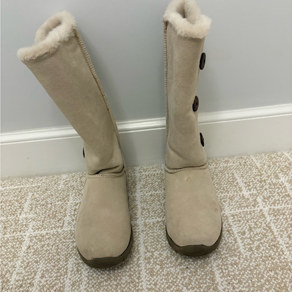 Skechers Women's Cream Suede Winter Boots